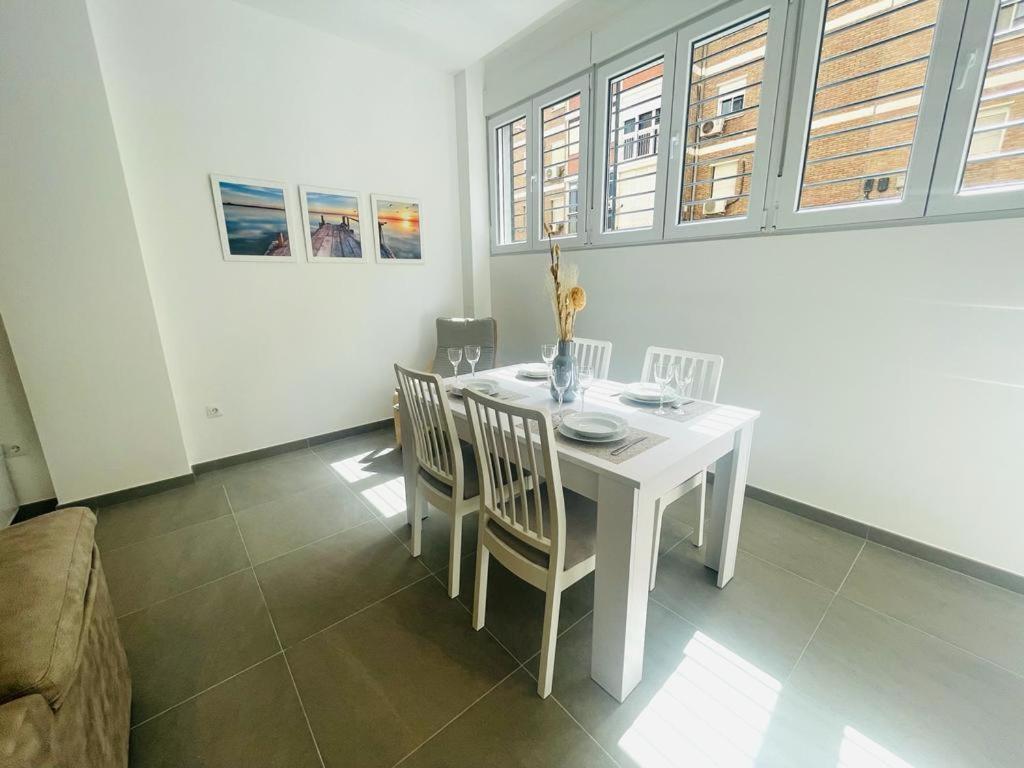 Apartamento Alhucemas Playa マラガ エクステリア 写真
