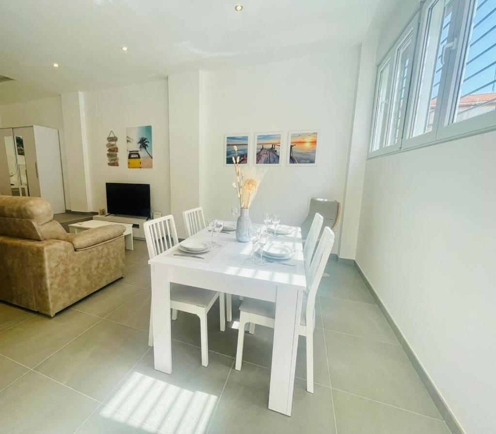 Apartamento Alhucemas Playa マラガ エクステリア 写真