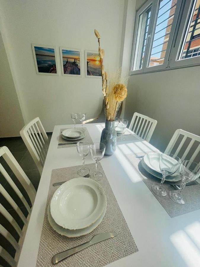 Apartamento Alhucemas Playa マラガ エクステリア 写真